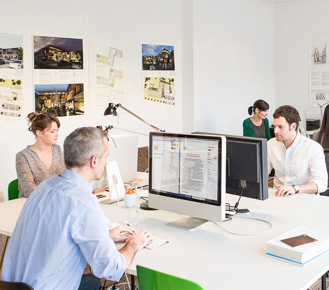 Interdisziplinäre Teamarbeit in einem Planungsbüro für nachhaltiges Bauen und ganzheitliche Gebäudeplanung