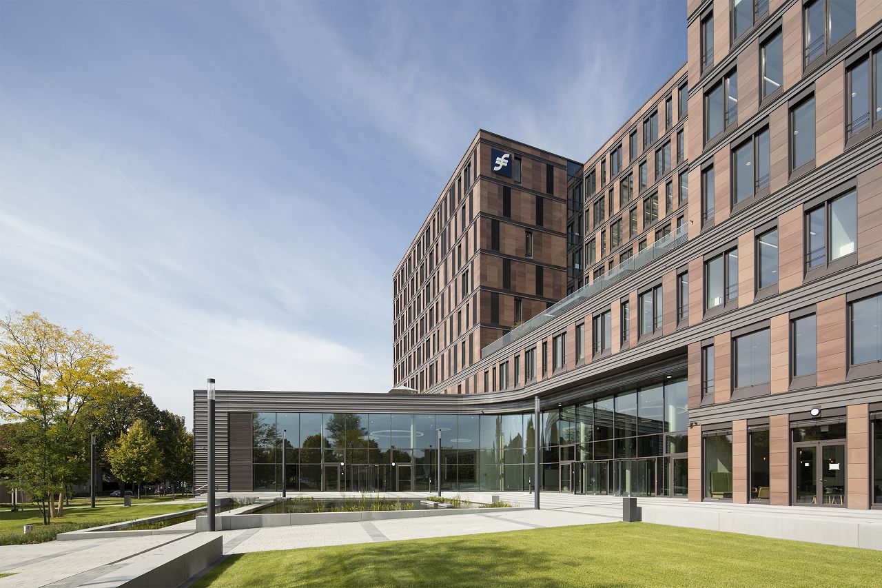 Nachhaltig geplantes Büro- und Bildungsgebäude der Frankfurt School of Finance mit DGNB-Mix-Platin-Zertifizierung in Frankfurt am Main